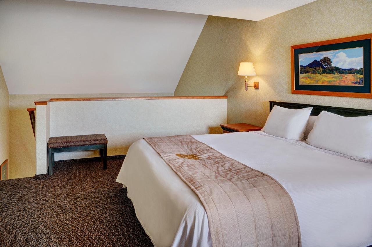 Lakeview Inns & Suites - Хинтон Экстерьер фото